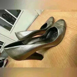 Salvatore Ferragamo
Leather heels